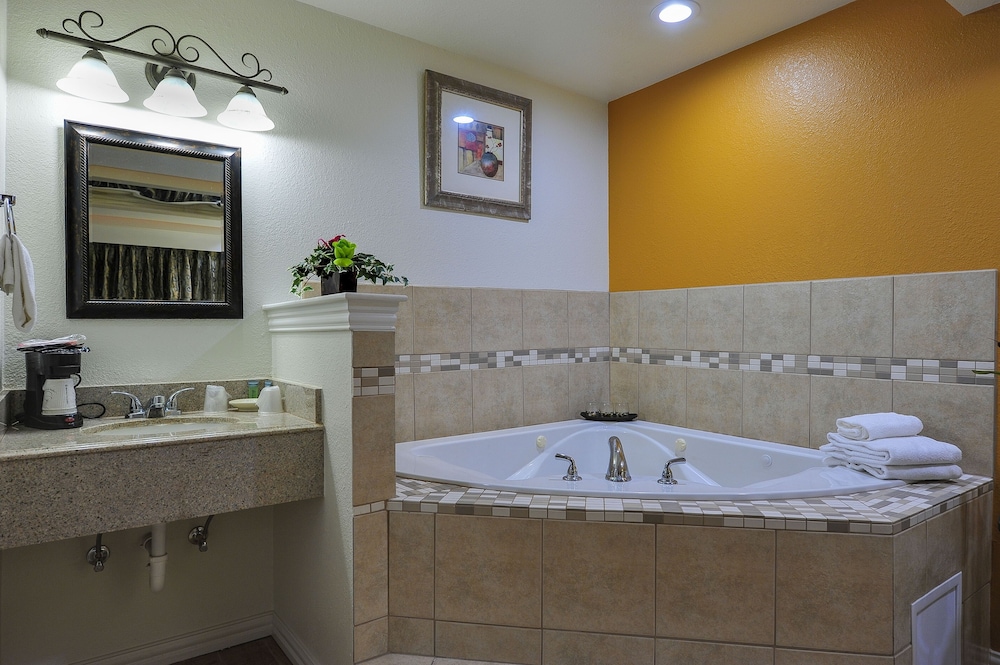 Romantic Inn Suites 31/43