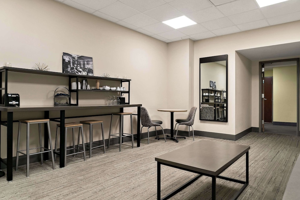 CityFlatsHotel - Port Huron, an Ascend Collection Hotel 30/40