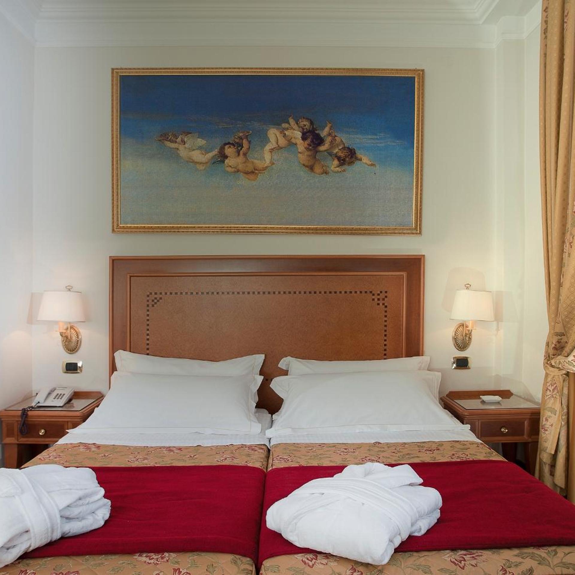 ROOM, DOUBLE OR TWIN BED