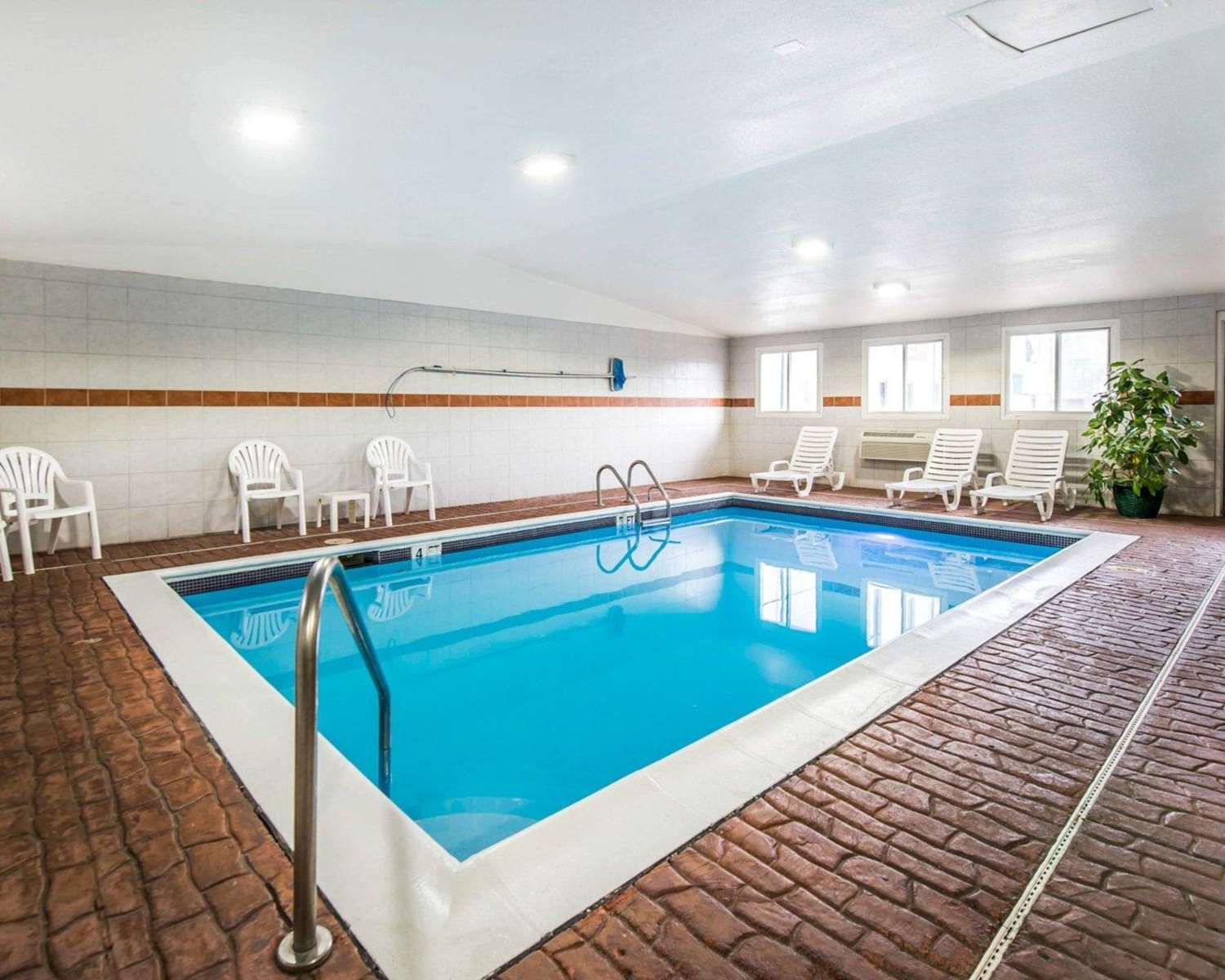 Days Inn by Wyndham Canon City 16/28