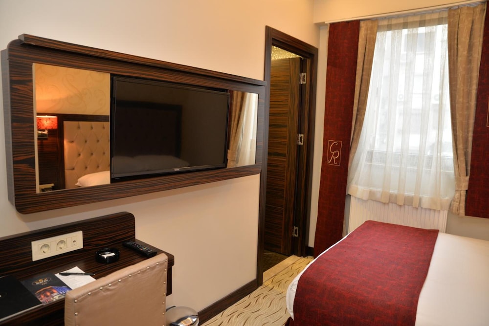 Golden Siyav Hotel 36/75