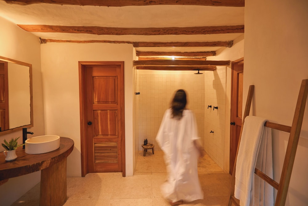 Ser Casasandra Boutique Hotel 77/78