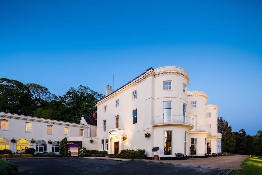Mercure Gloucester Bowden Hall Hotel 3/70