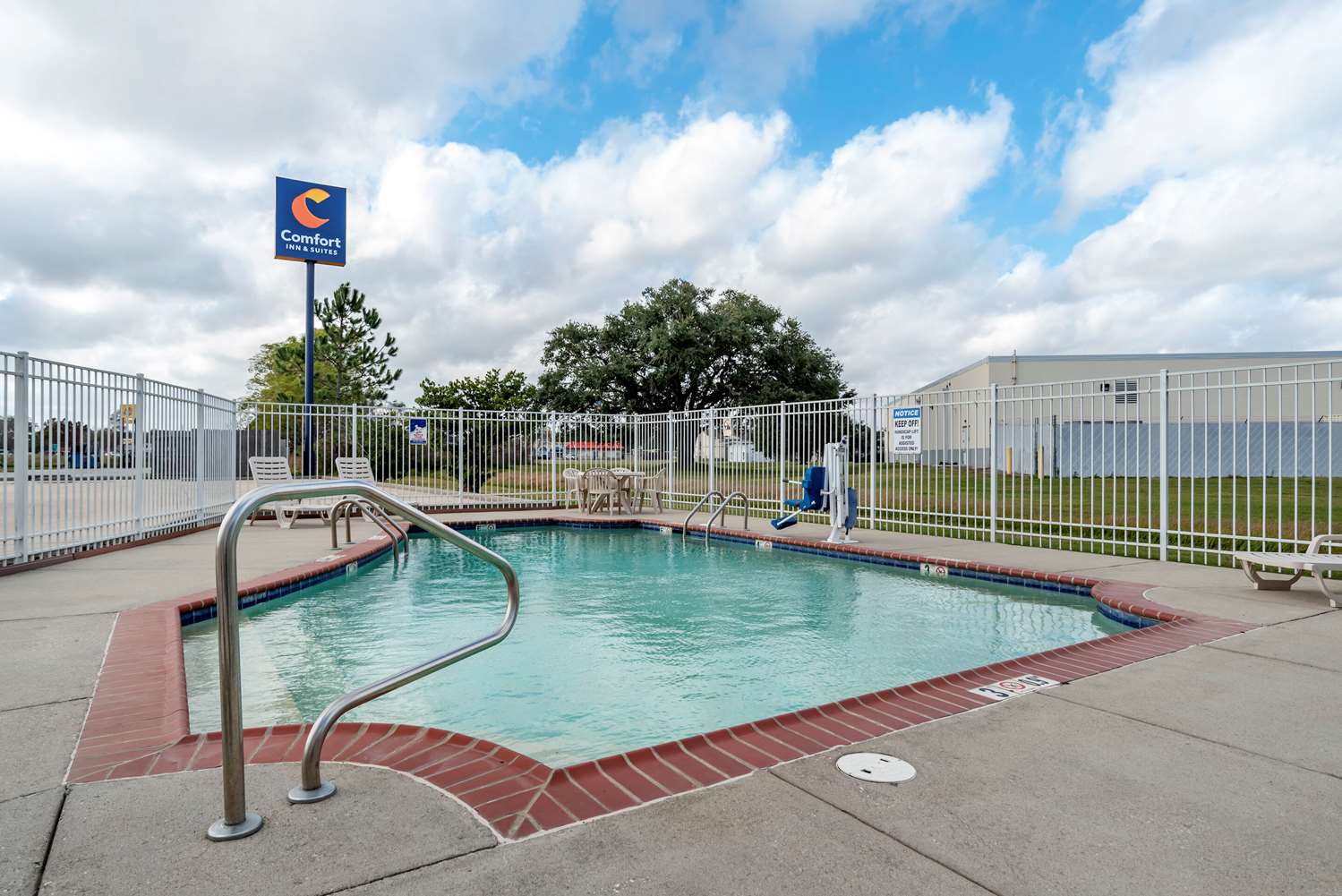 Comfort Inn & Suites Scott-West Lafayette, LA 7/11