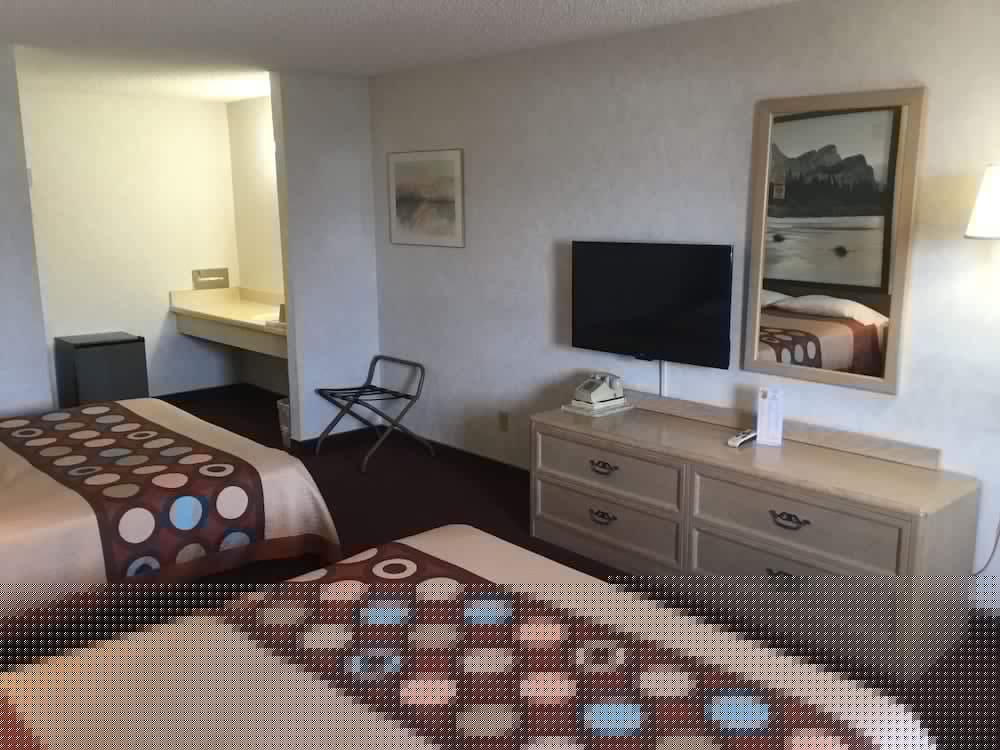 Super 8 by Wyndham Bishop CA 17/26