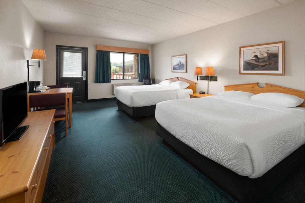 Shell Lake Lodge, a Travelodge by Wyndham 21/55