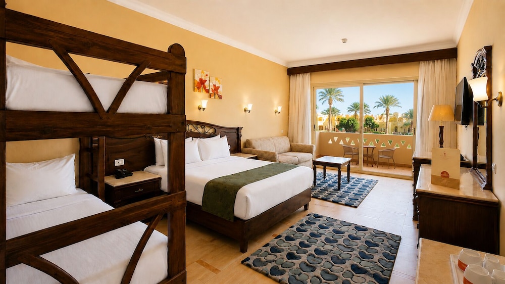 غرفة عائلية بسرير بطابقين وسرير كوين، Regency Plaza Aqua Park Spa Resort 4/10