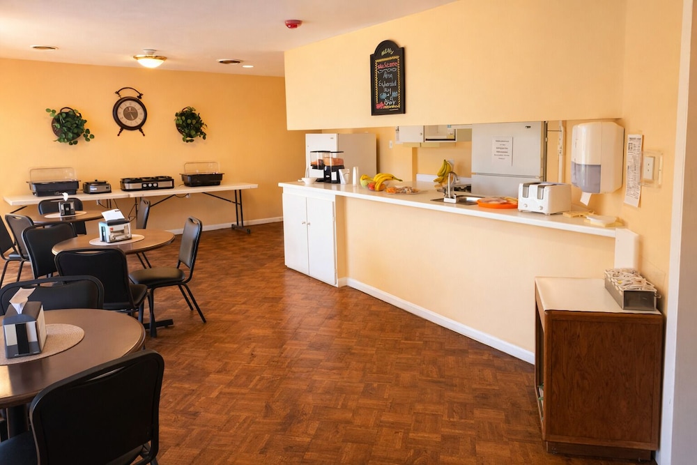 Alvin Extended Stay 46/62