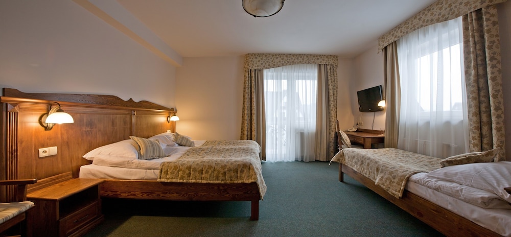 ROOM, TRIPLE