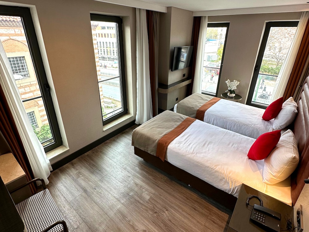 Edition Old City Hotel 9/50