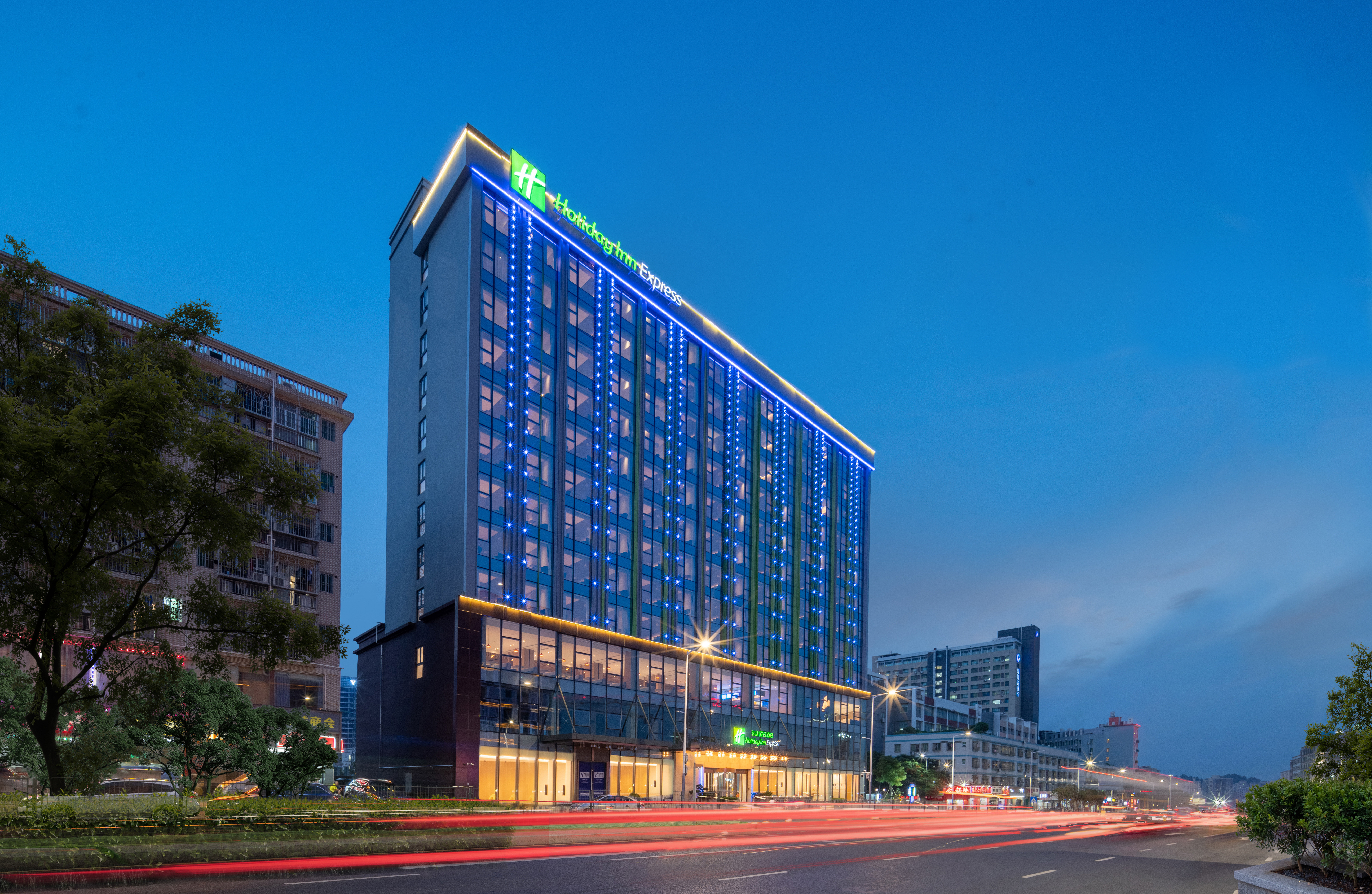 Holiday Inn Express Shenzhen Longhua 3/77