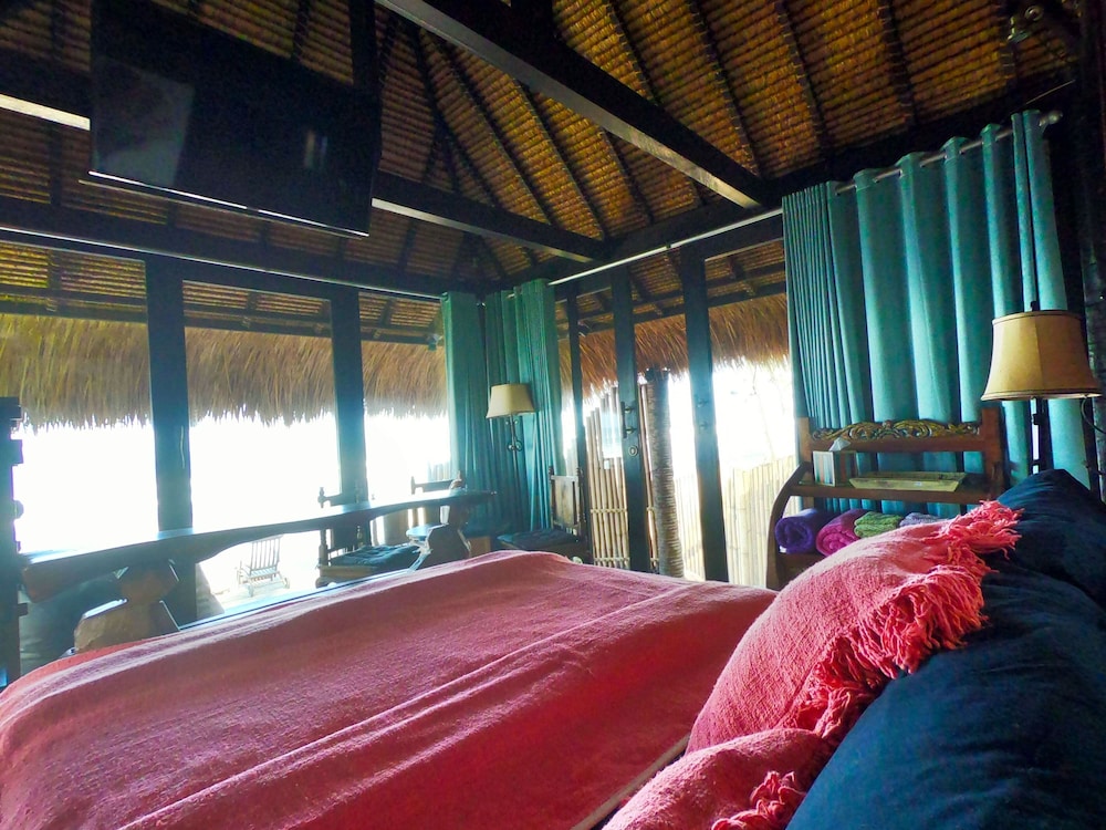 2 BEDROOMS, VILLA, OCEAN FRONT, SMALL
