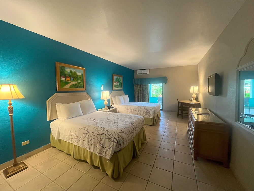 غرفة بسريرين مزدوجين بإطلالة على الحديقة، Lindbergh Bay Hotel And Villas 2/4