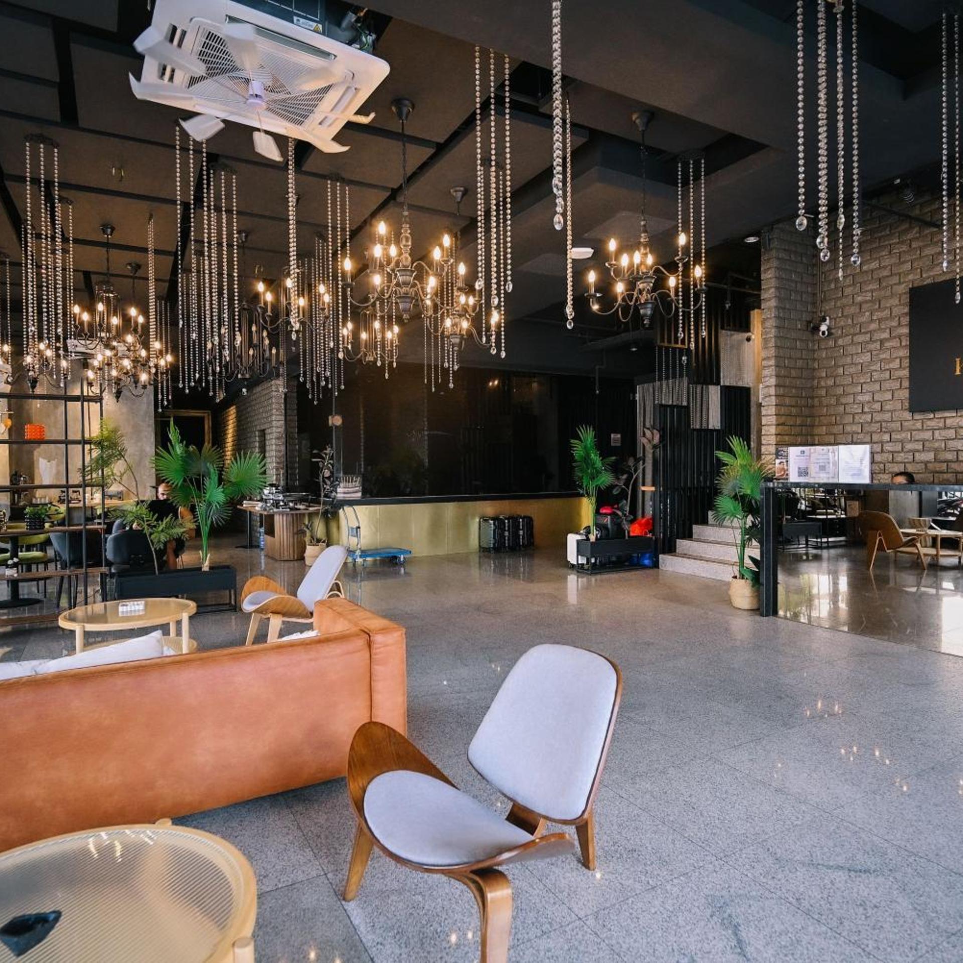 The Hulo Hotel & Gallery 45/59