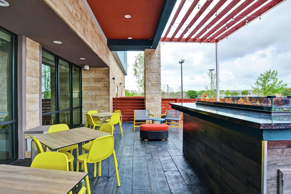Home2 Suites by Hilton Bedford DFW West 26/48
