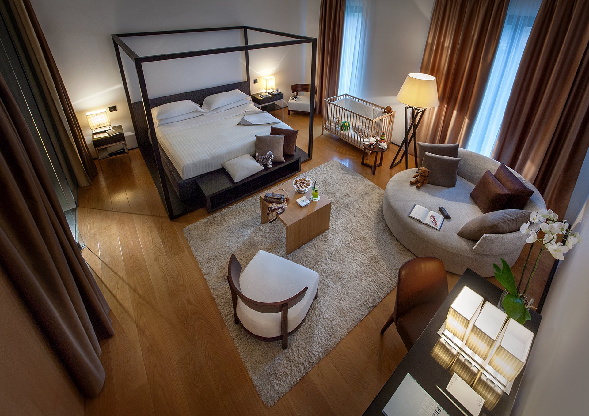 SPACE, JUNIOR SUITE