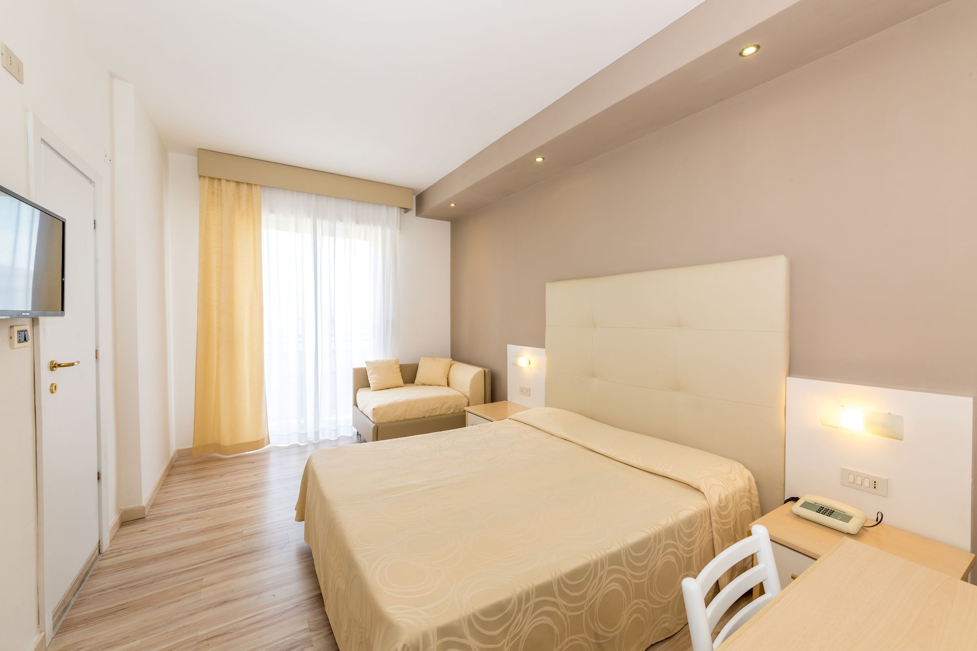 ROOM, TRIPLE