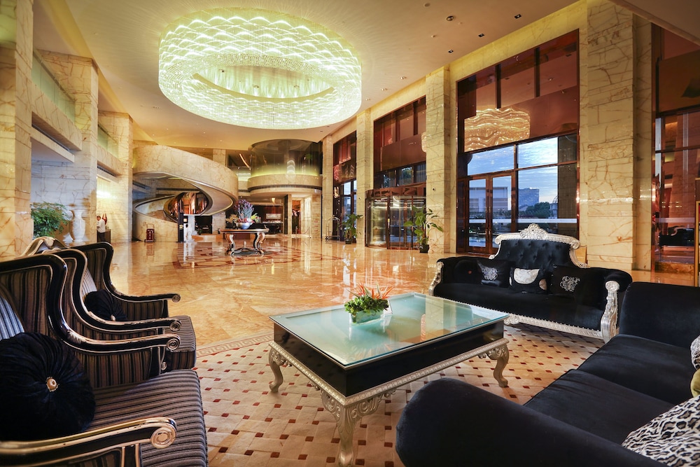 Royal International Hotel 40/60