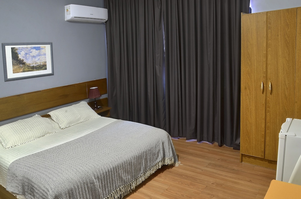 Hispano Hotel 11/63