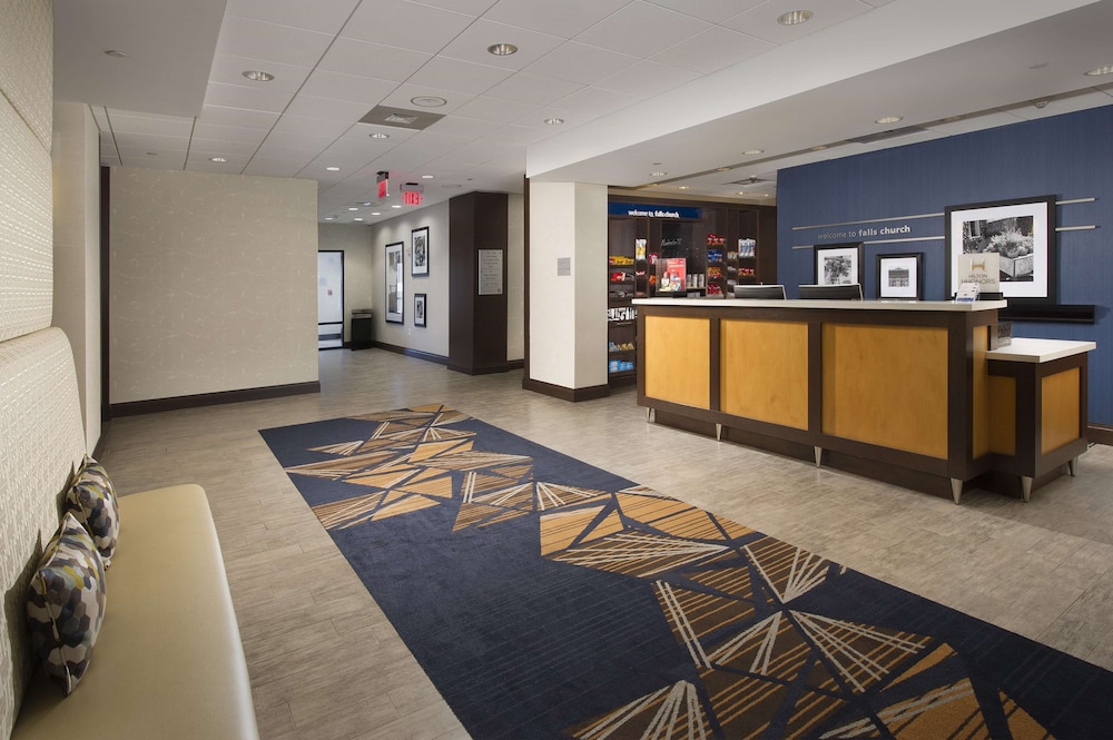 Hampton Inn & Suites Falls Church 7/34