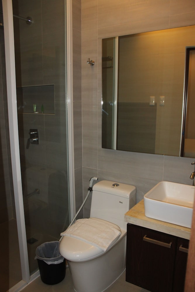 The Reef Hotel And Residences 49/51