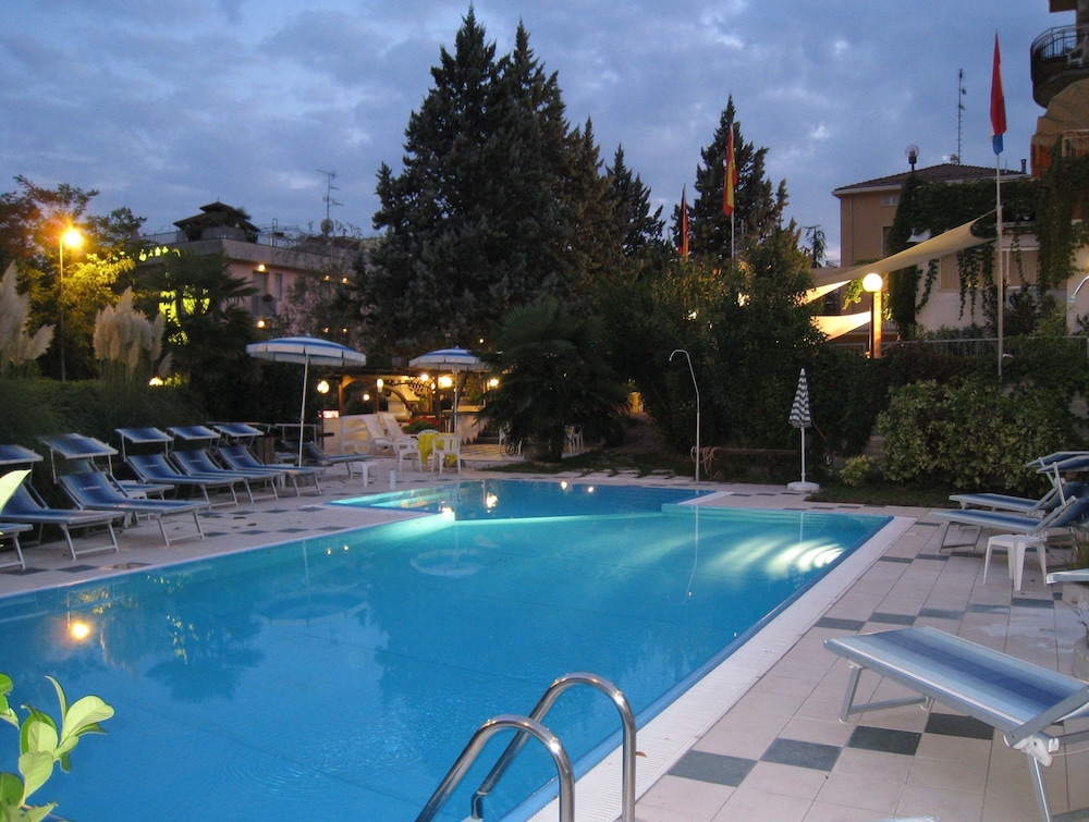 Albergo Boomerang 37/40