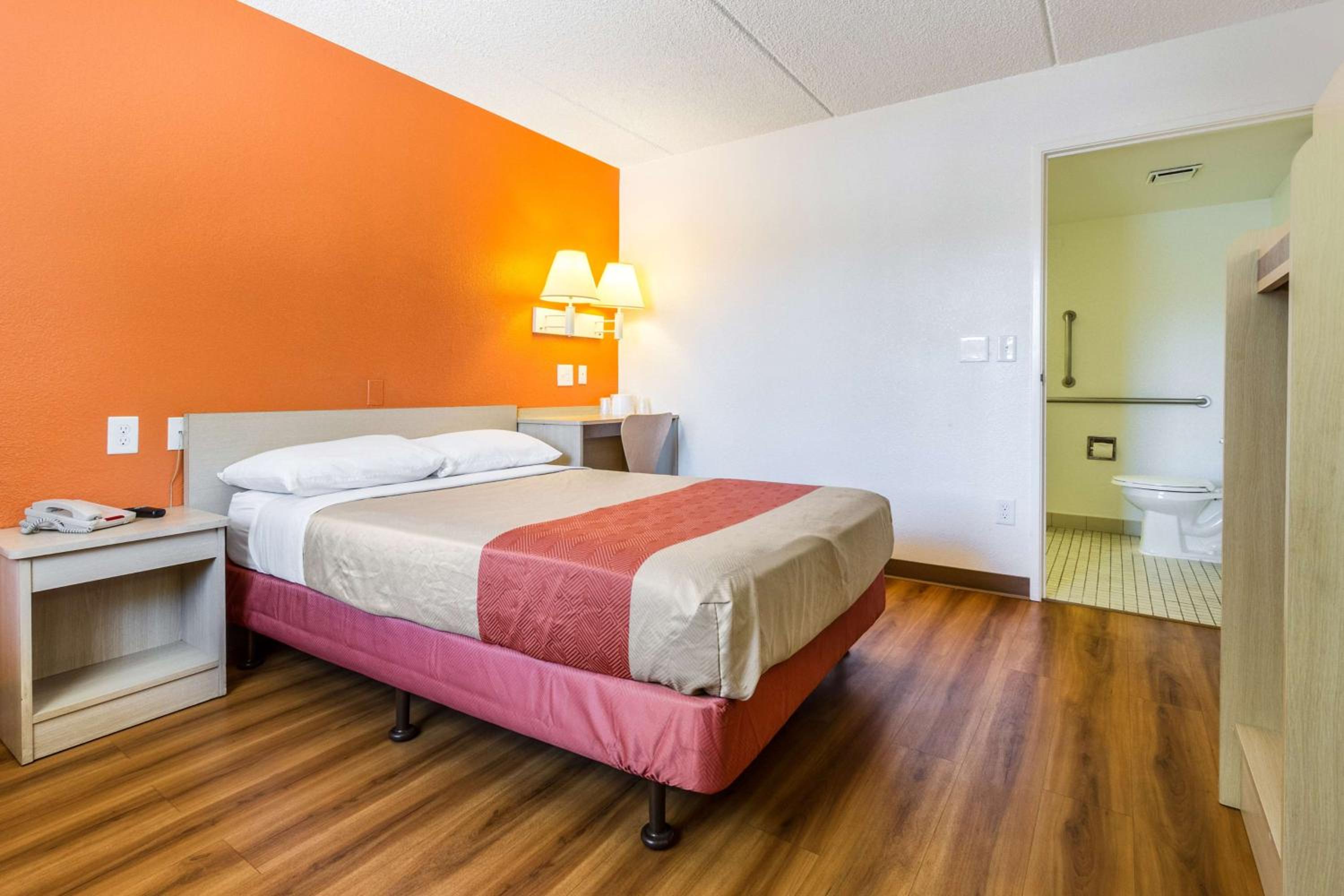 غرفة بسرير مزدوج لذوي الإعاقة، Motel6 Tempe, AZ – Phoenix Airport – Priest Dr 6/9