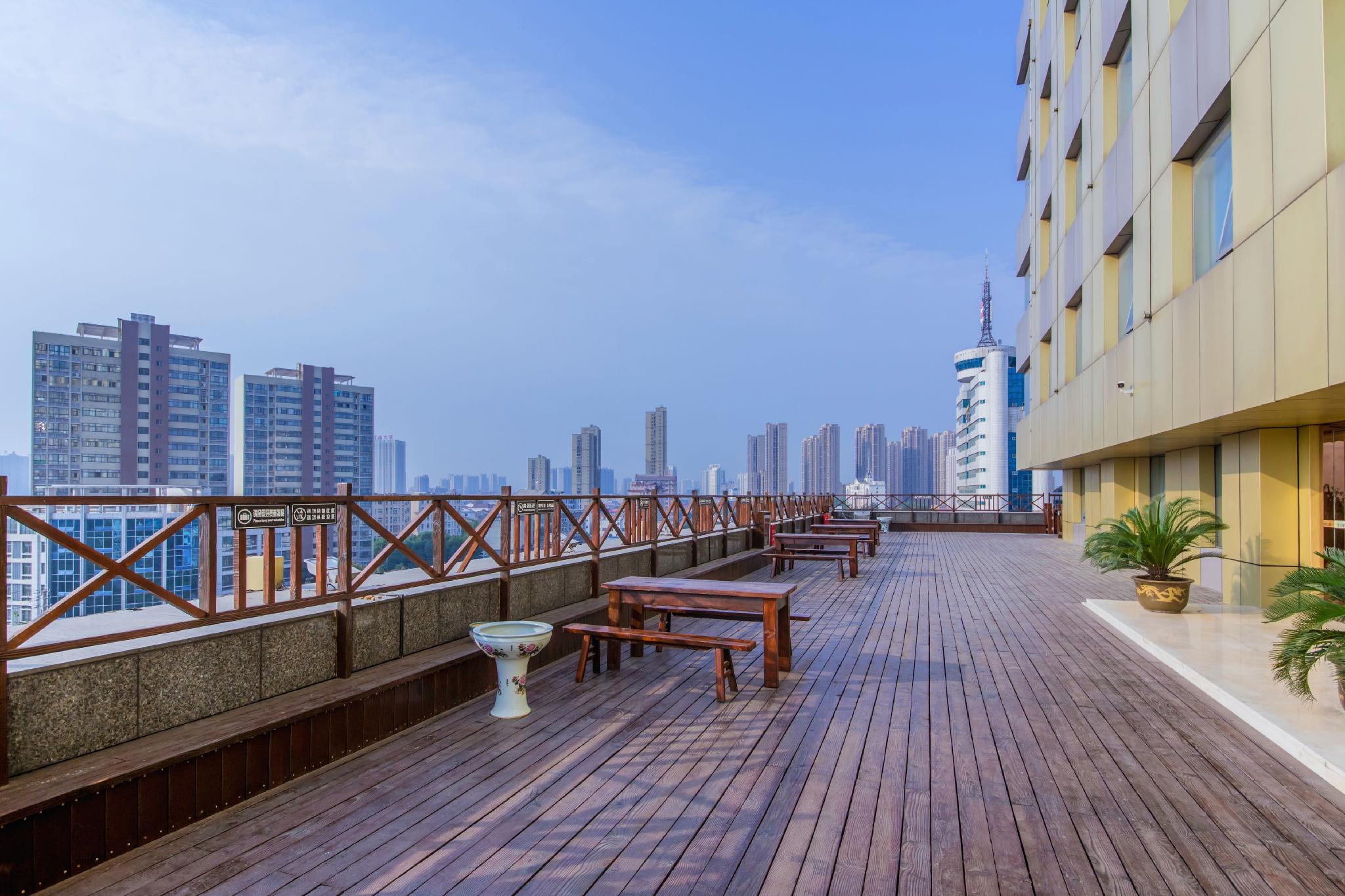 Vienna International Hotel (Huanggang Dongmen Road) 35/37