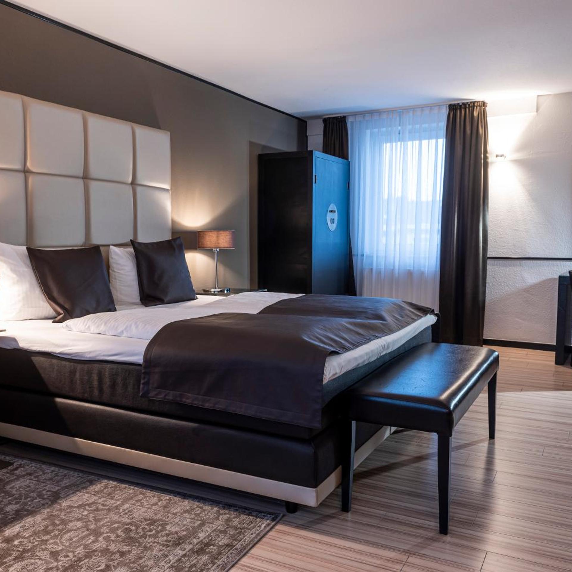 DELUXE, DOUBLE BED