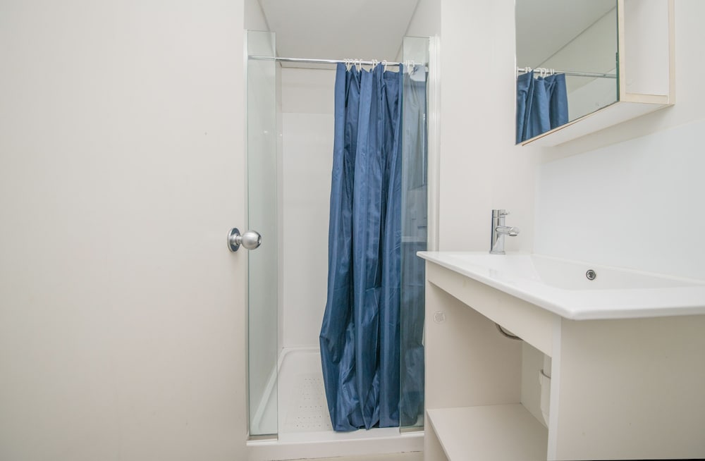 Columbia Apartments 16/17