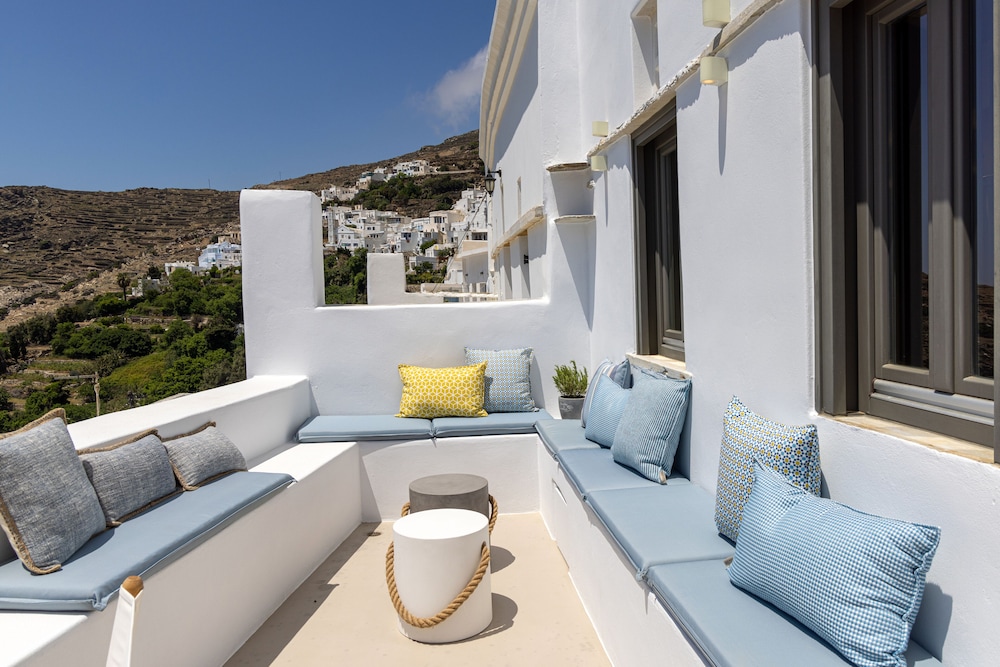 Living Theros Luxury Suites 28/50
