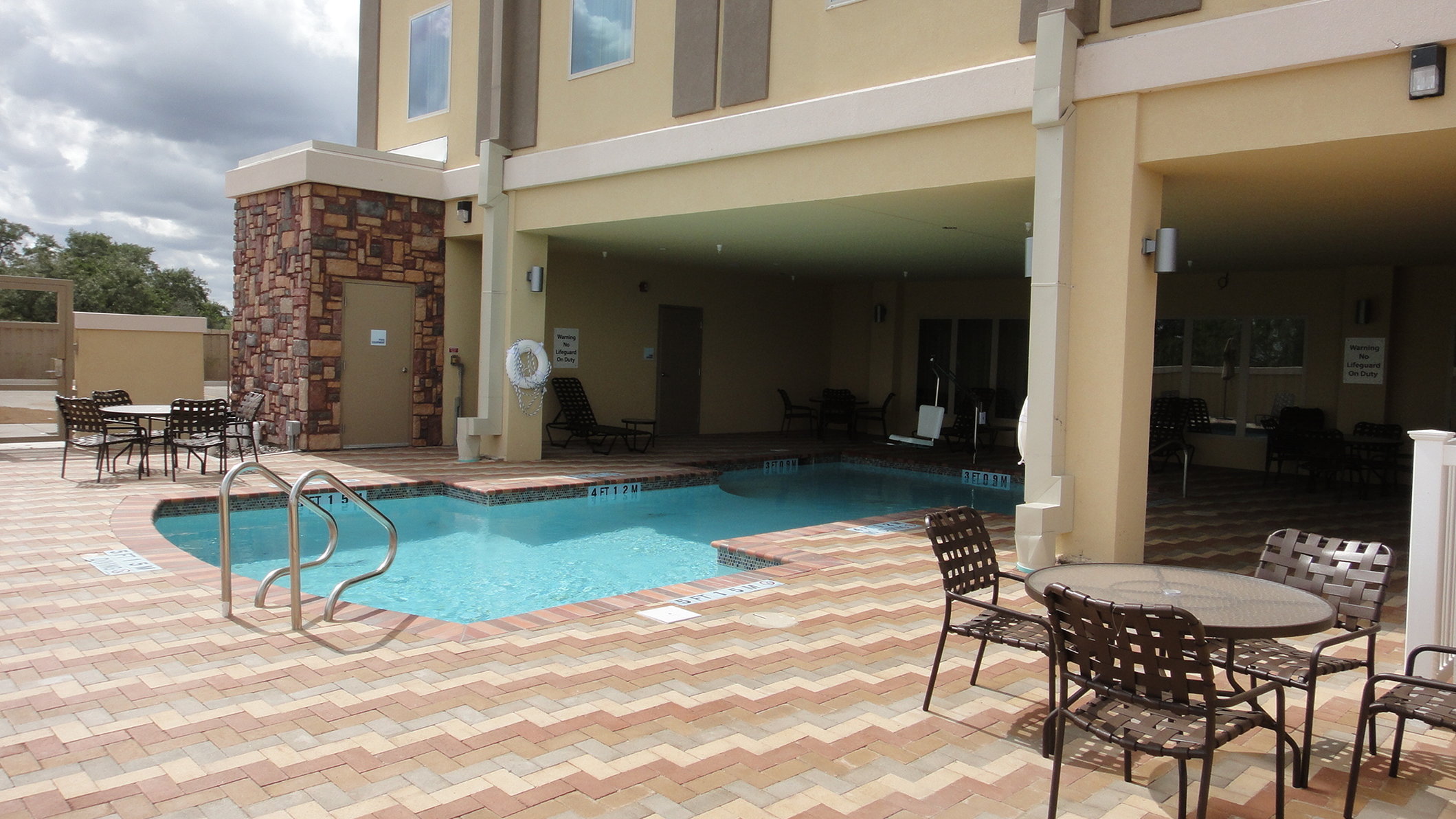 Holiday Inn Express Hotel And Suites George West 36/37
