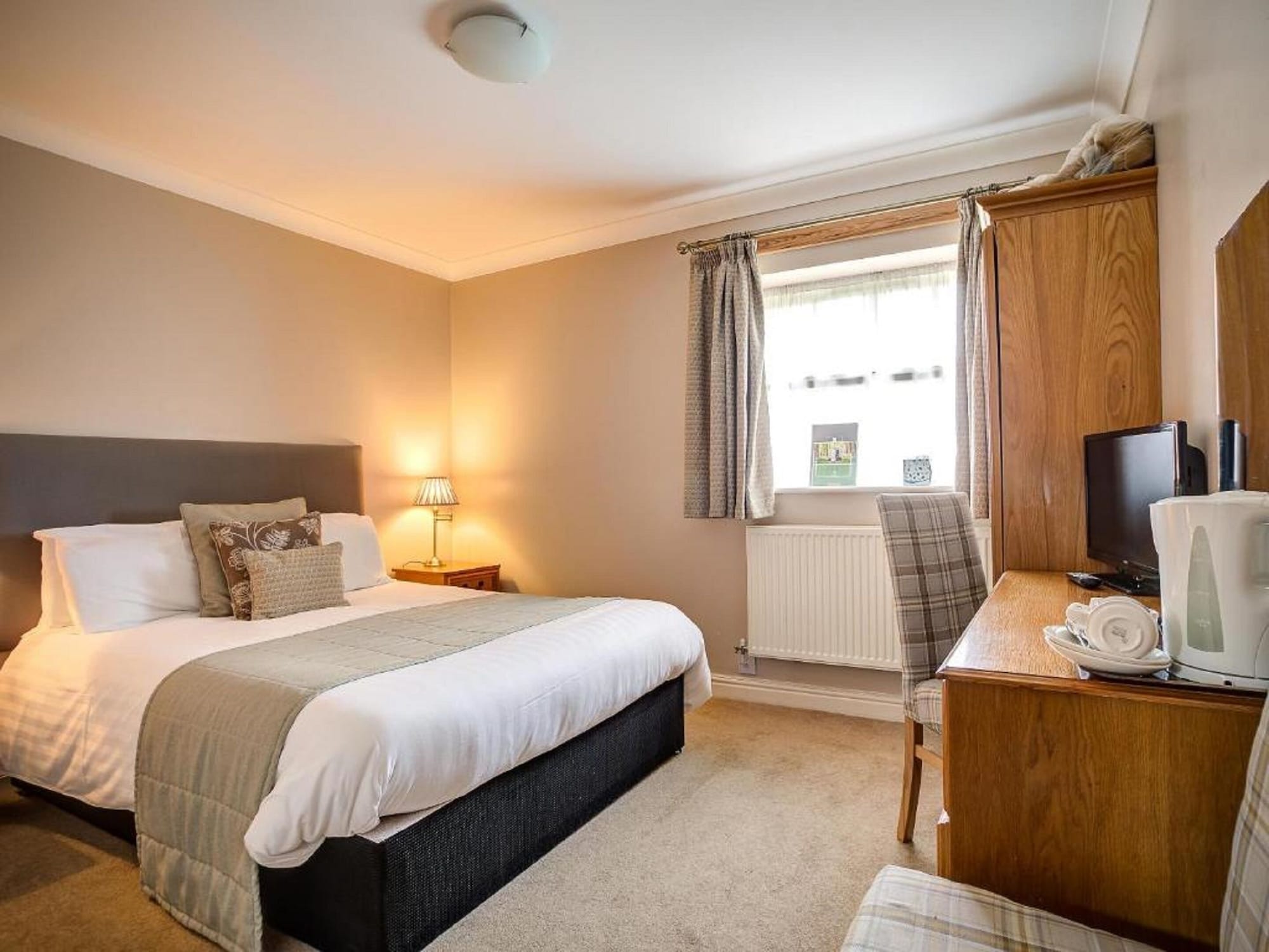 Cozy, Courtyard, Double Bed