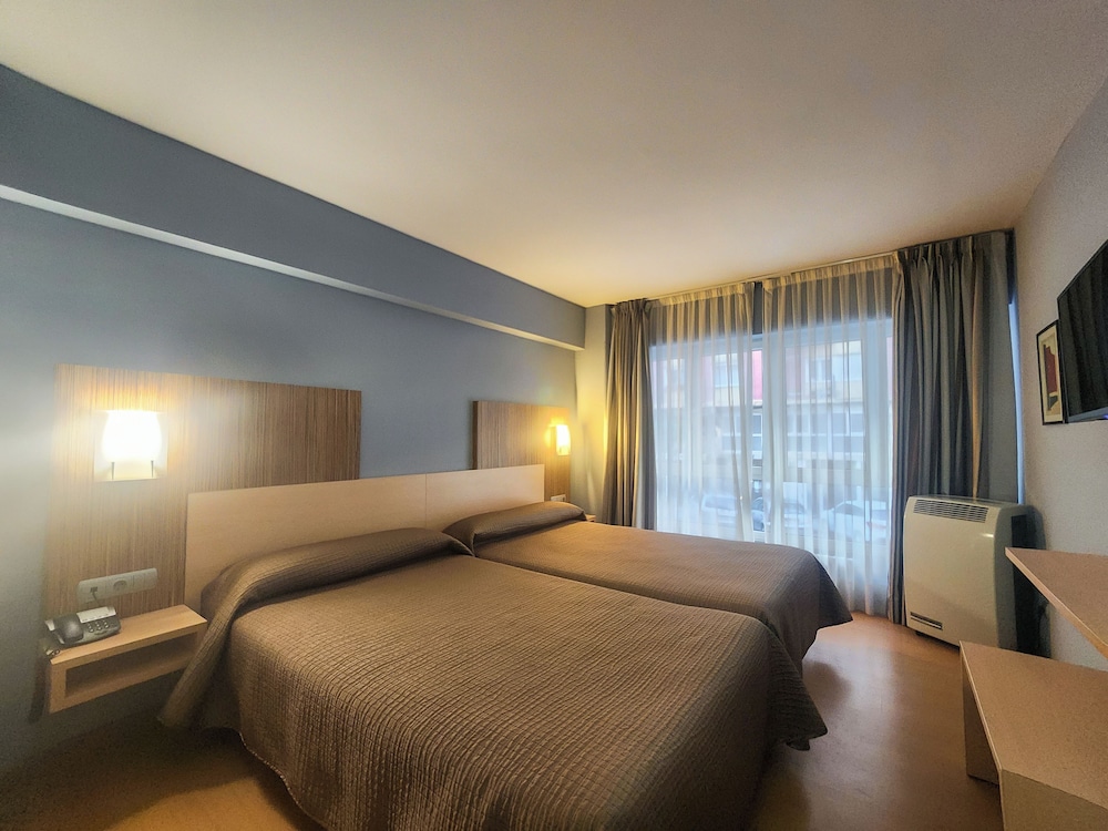 SUITE, 4 BEDS