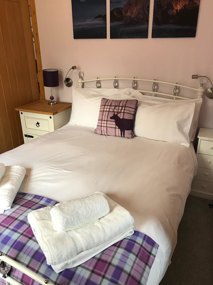 Glenlochy Nevis Bridge Apartments 10/27