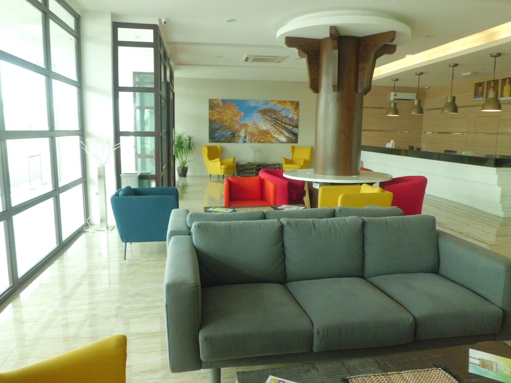 The Inn Formerly Triple Tree Xpress Hotel 33/44