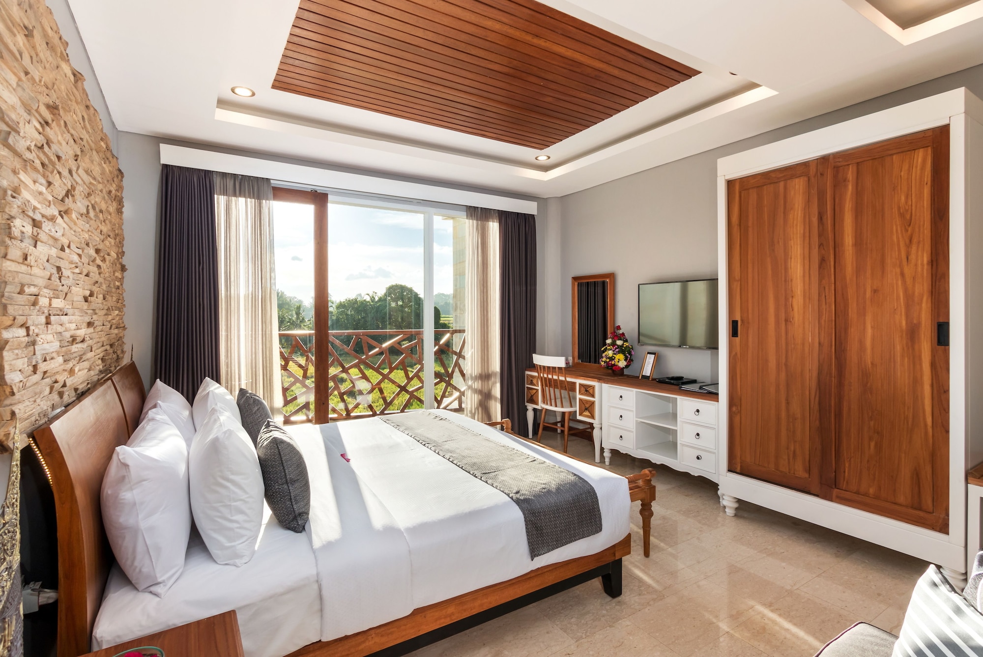 2 BEDROOMS, CONNECTING, FAMILY