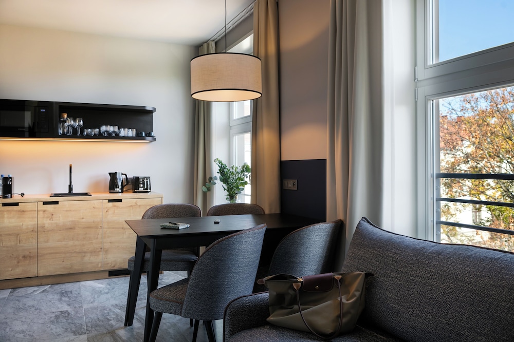 H11 Aparthotel 61/72