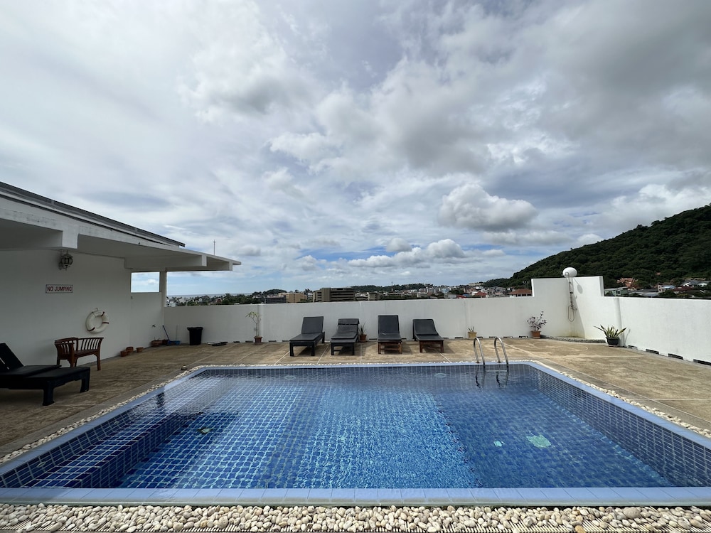 Kata Place Hotel 46/50