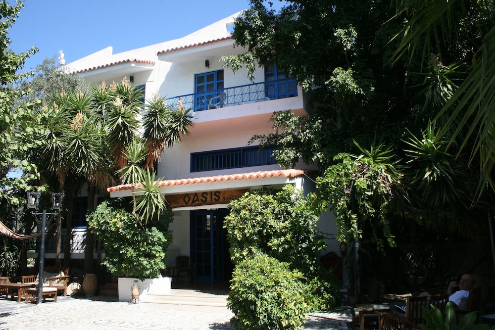 Oasis Hotel Bungalows 6/64