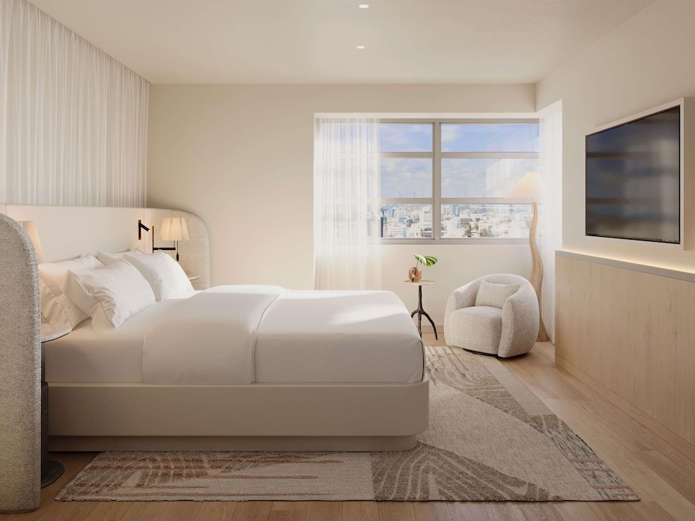 ROOM, KING BED, CITY VIEW