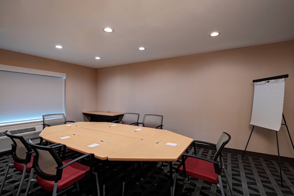 TownePlace Suites by Marriott San Antonio Northwest at The RIM 35/38