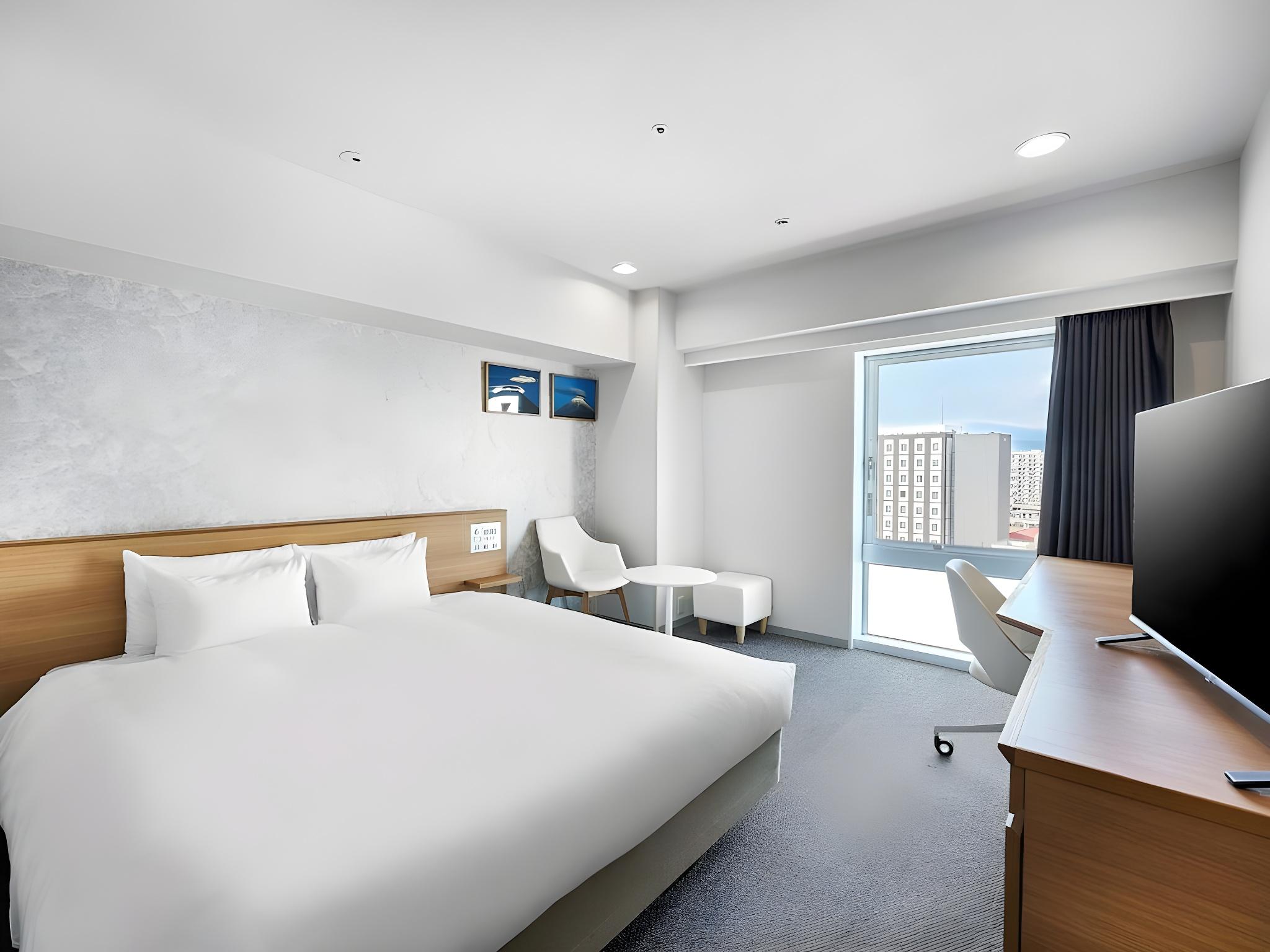 Moderate, Single, Queen Bed