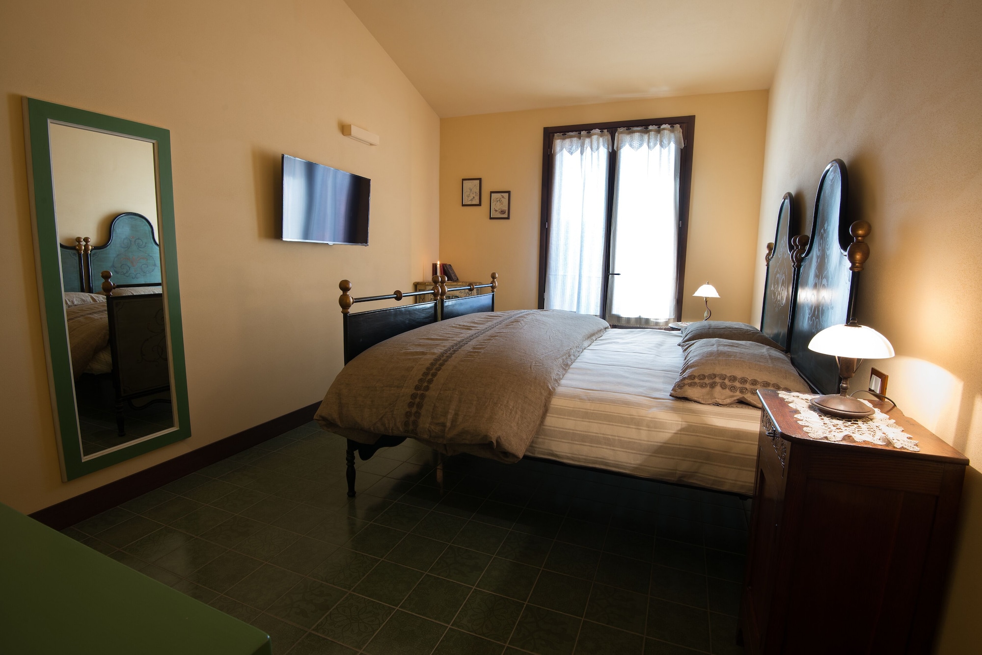 Signature, Queen Bed, Balcony