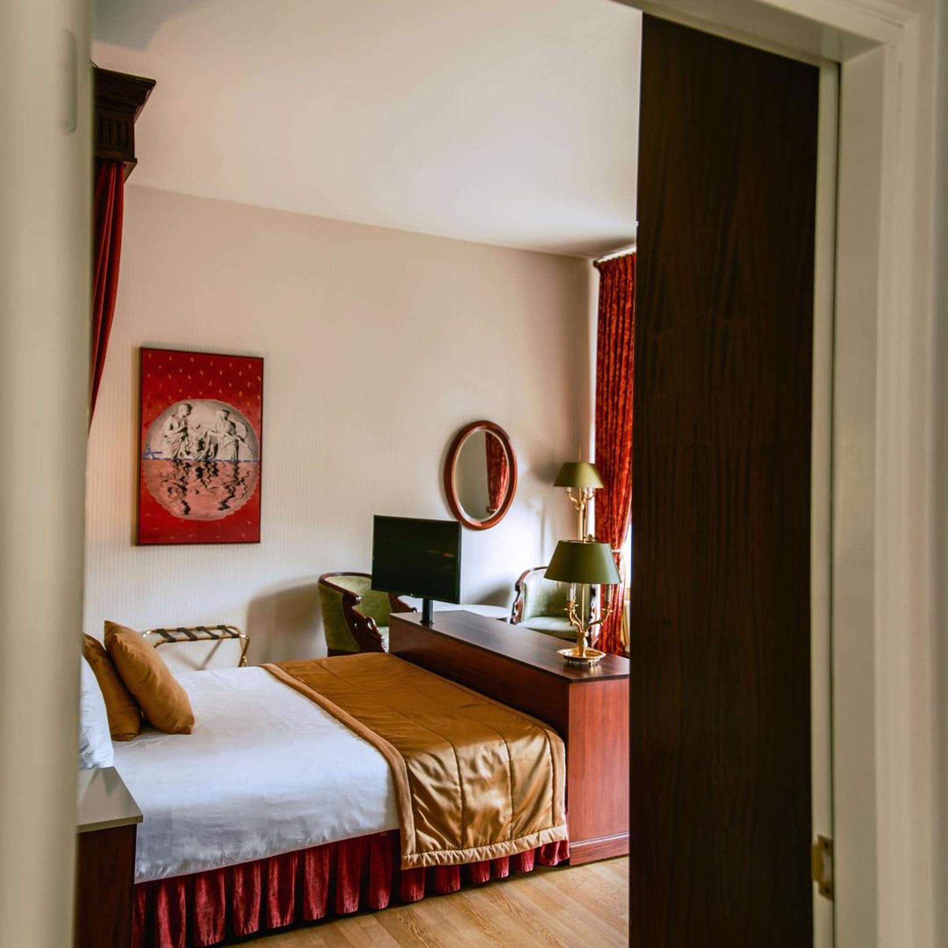 Empire, Double Bed