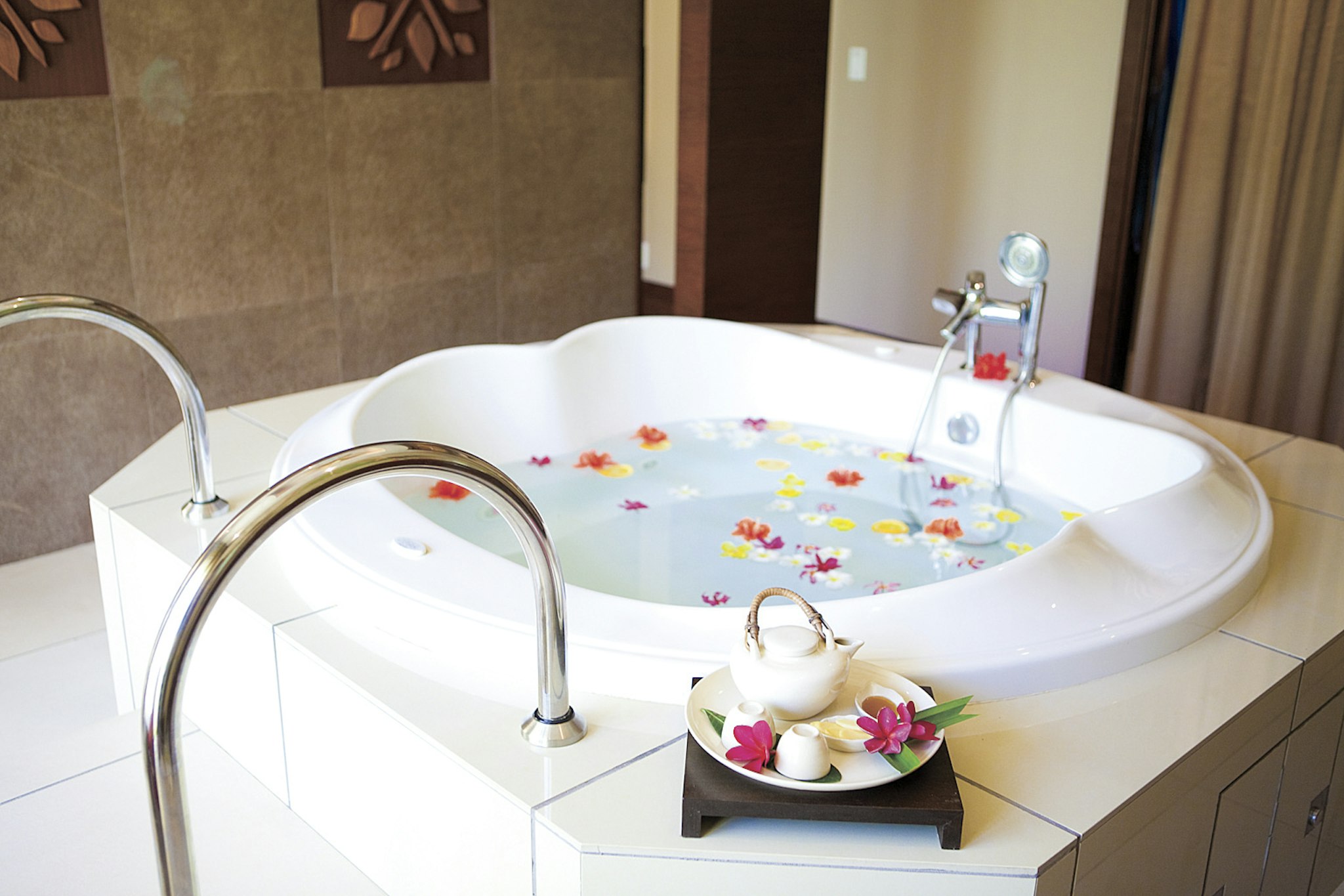 RIHGA Royal Laguna Guam Resort 40/50