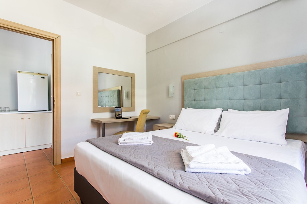 CORAL BLUE BEACH HOTEL 24/78