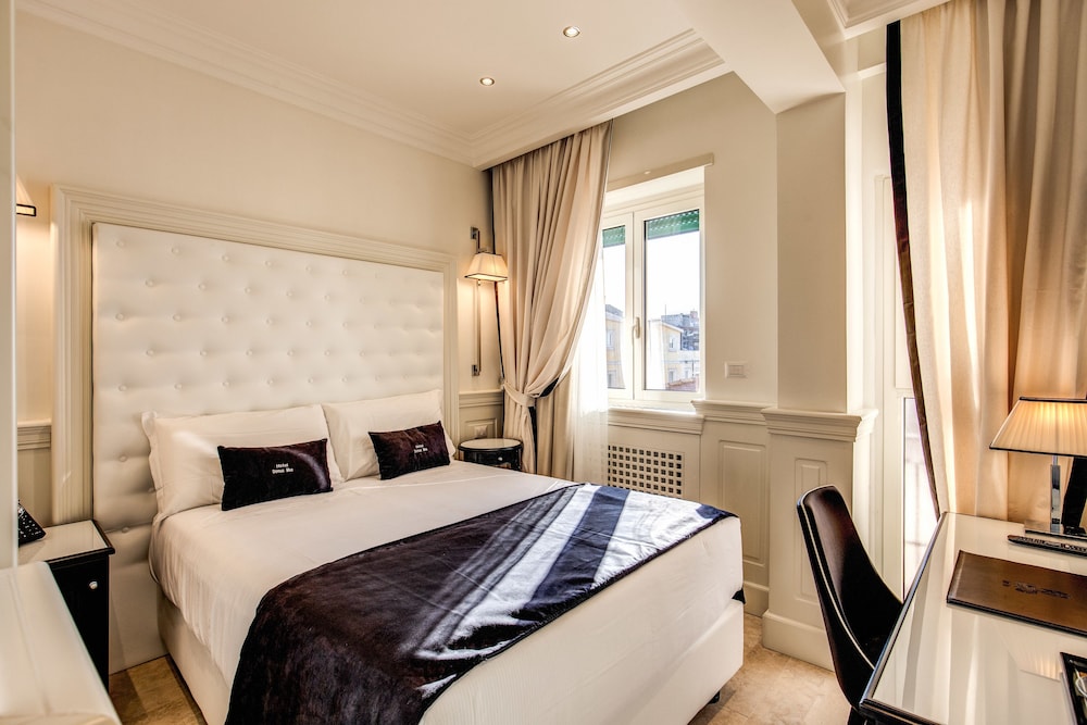 ROOM, TRIPLE