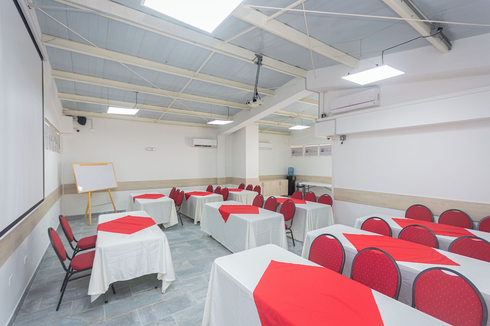 Hotel Laureles Plaza 47/63