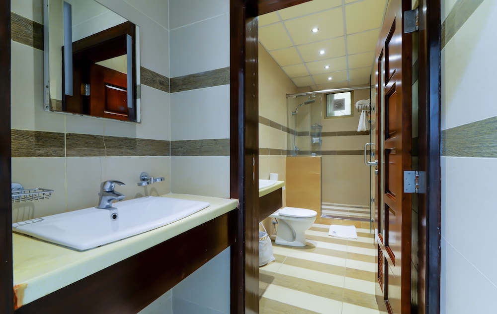 جناح عائلي بسريرين كوين وسريرين منفصلين، Tanzanite Executive Suites 6/7